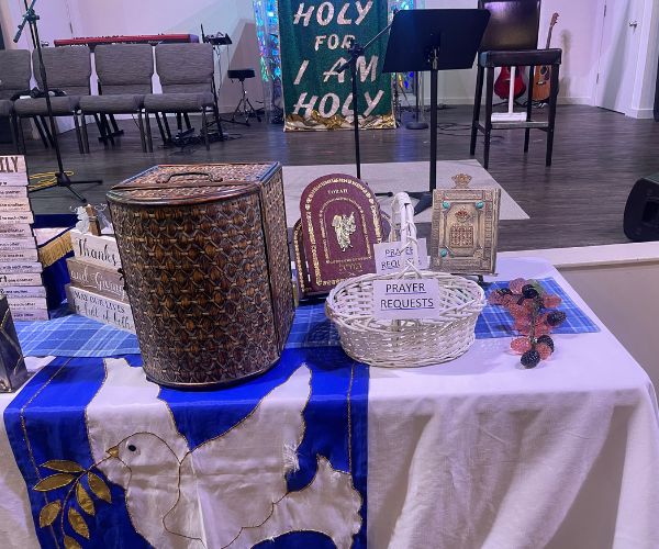 L'Chaim Messianic Congregation Sanctuary Table